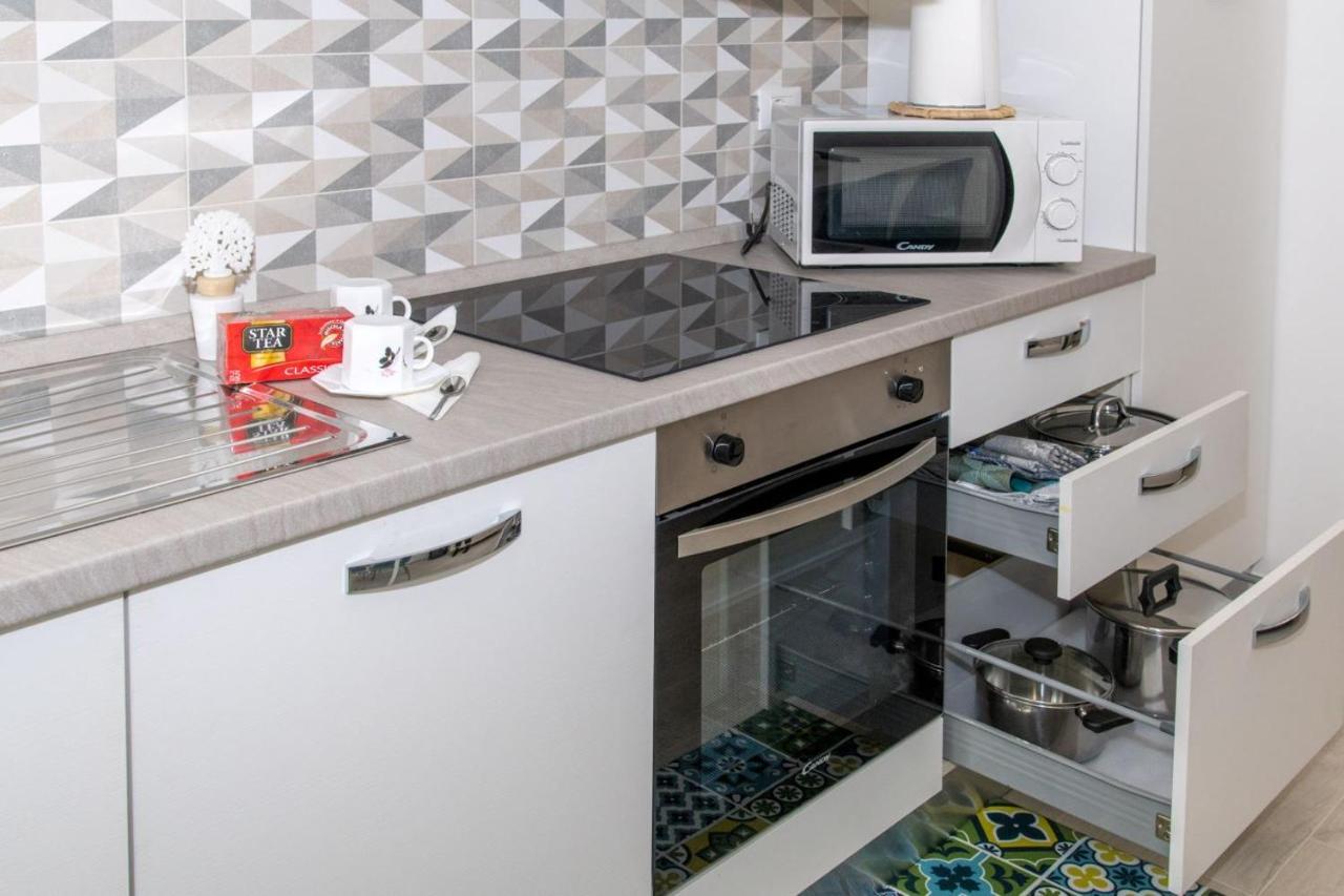 The Palm Sisters - Navigli, Bocconi Apartment Milano Ngoại thất bức ảnh